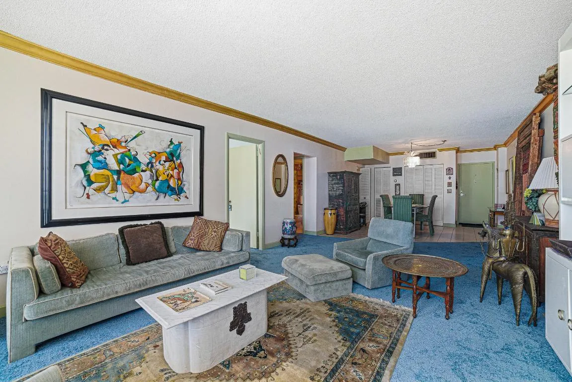 Living Room 211 (20)