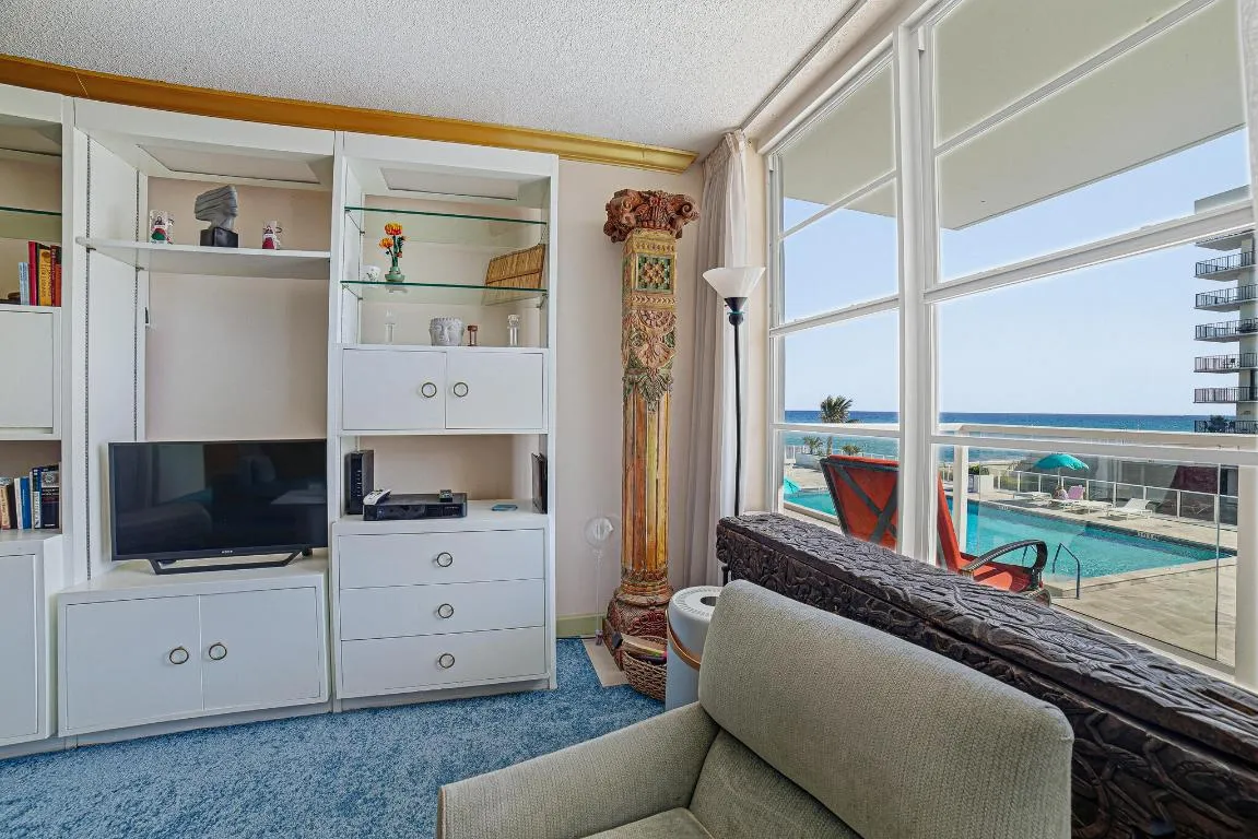 Living Room 211