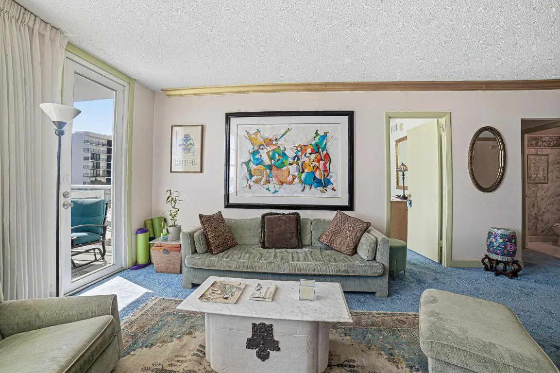 Living Room 211 (23)