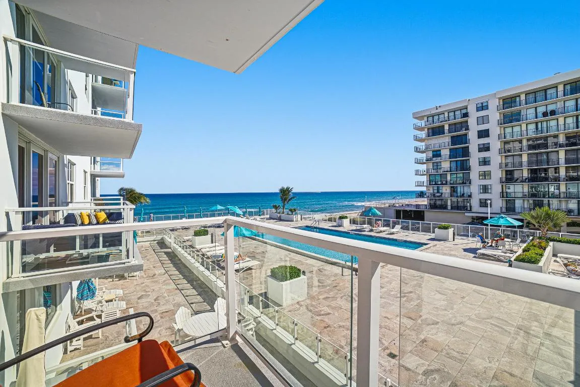 211 Balcony