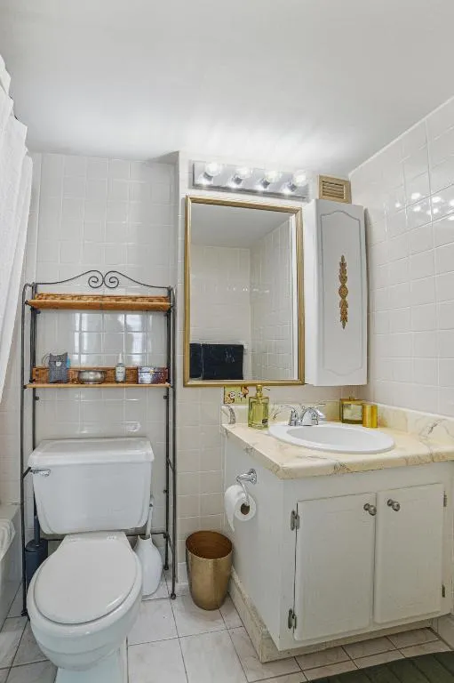 Master Bathroom 211