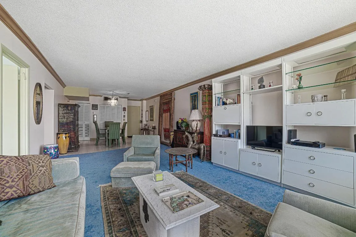 Living Room 211 (19)