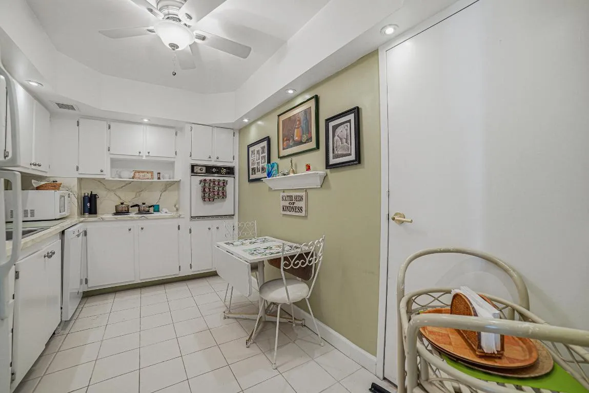 Kitchen 211