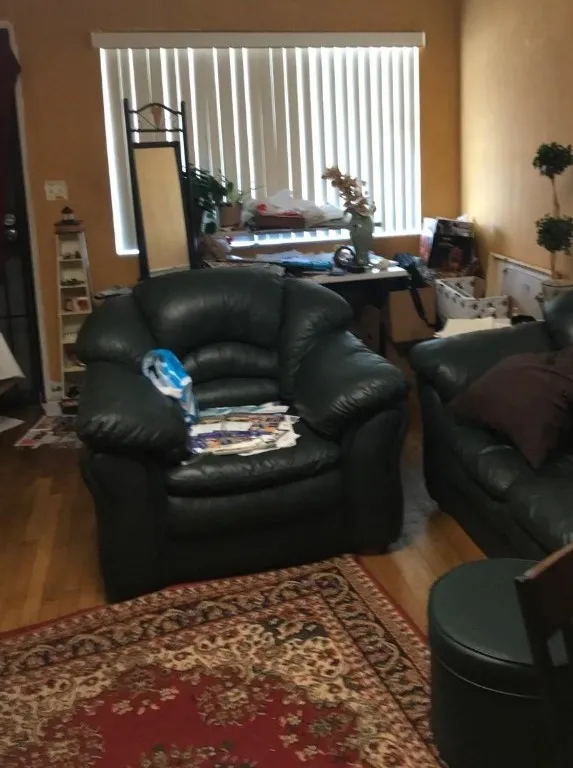 126 FRONT ROOM