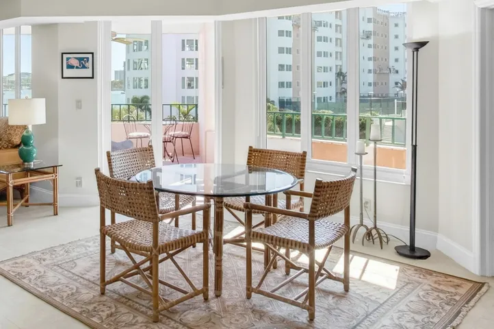 16 - Dining Area