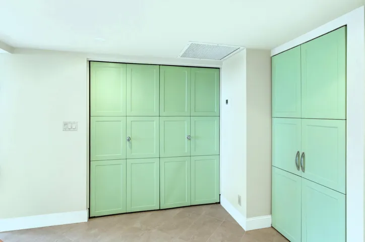 14 - Laundry & Pantry