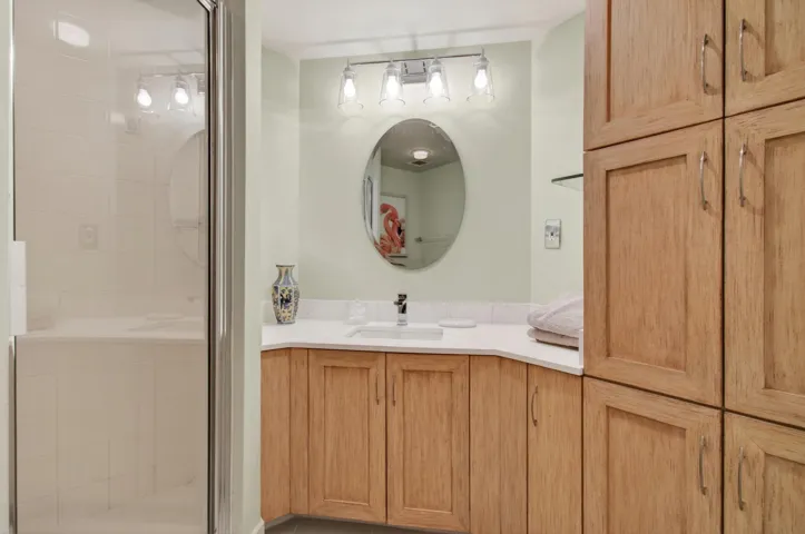 25 - Bathroom 2
