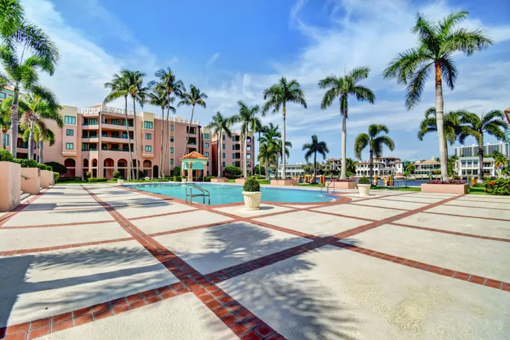 33 - Pool Deck