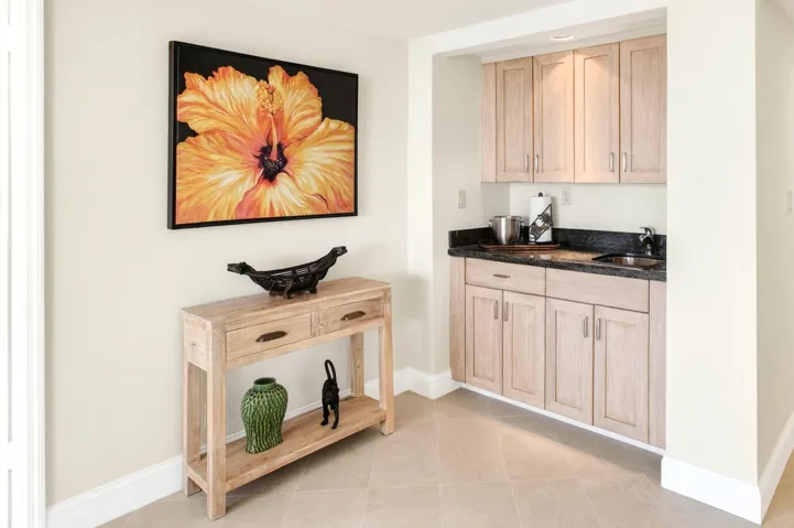 18 - Wet Bar