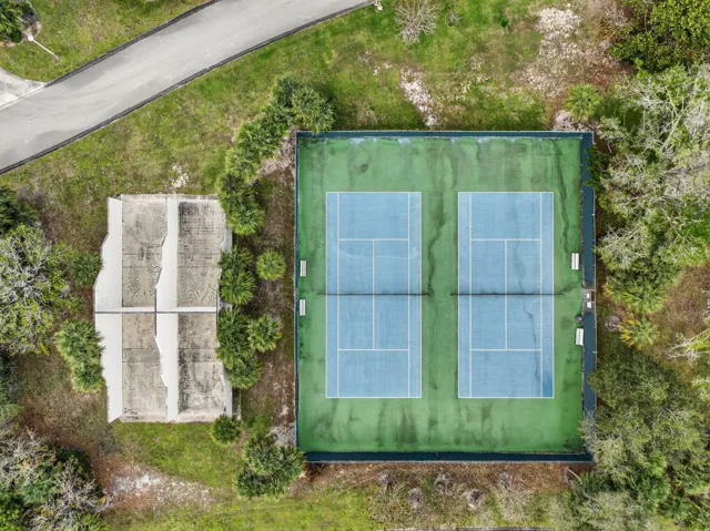 Tennis and raquetball courts