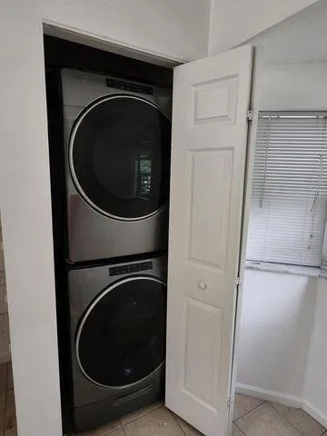 STACKABLE WASHER AND DRYER