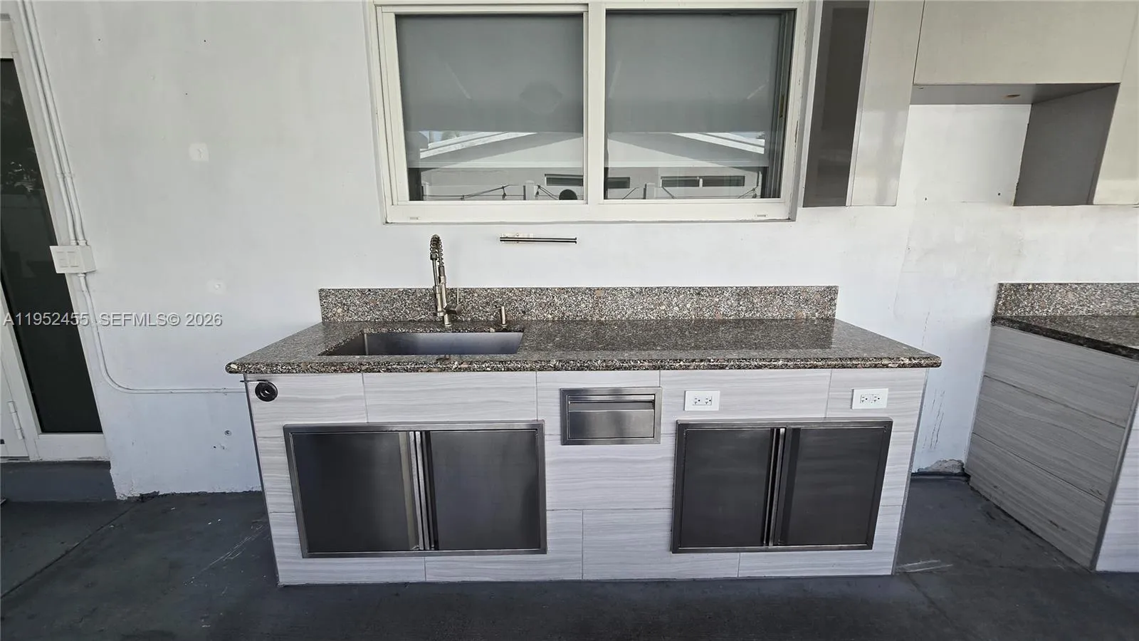 Outdoor kitchen