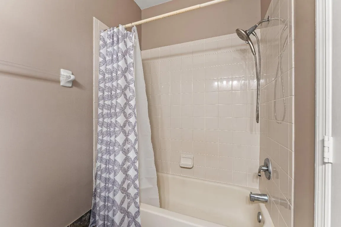 Bathroom 2.