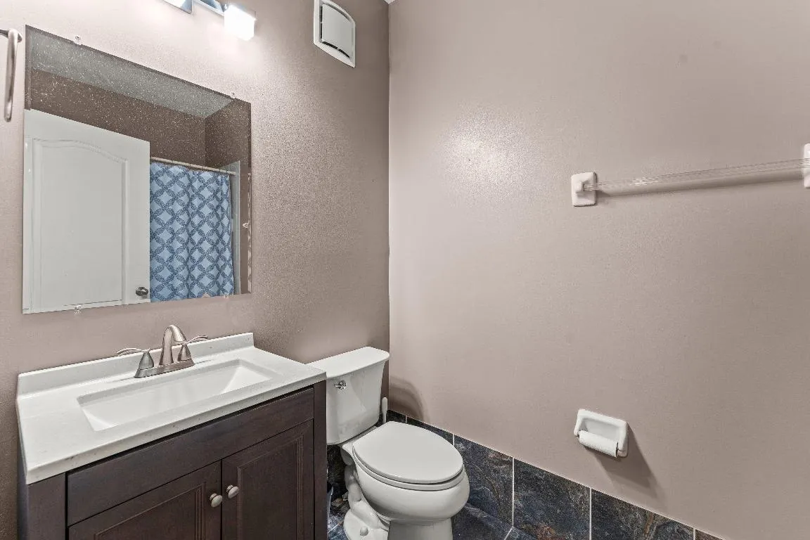 Bathroom 2.