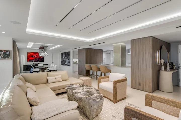 mls_LIVING_LOOKING_IN_EB