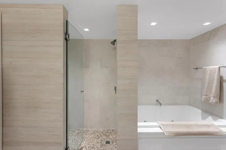 mls_BATHROOM_DETAIL_EB