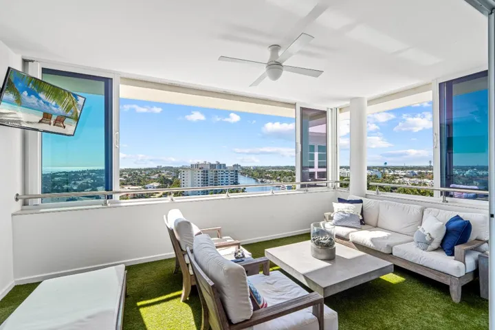 mls_BALCONY_LOOKING_OUT_DT