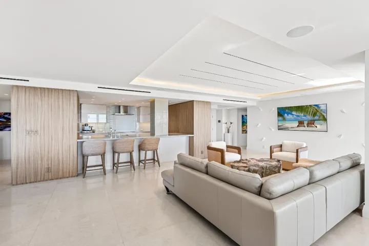 mls_LIVING_LOOKING_IN_DT