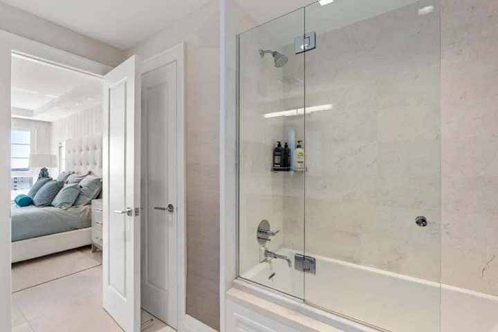 mls_BATHROOM_1_SHOWER_DETAIL_DT