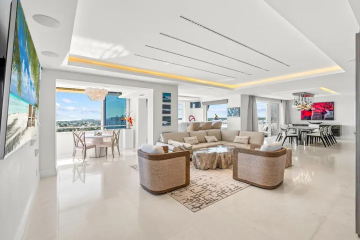 mls_FOYER_TO_GREATROOM_DT