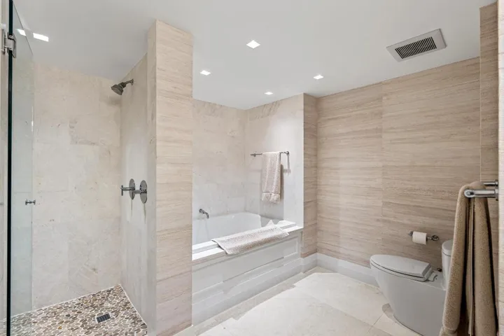 mls_BATHROOM_3_DT