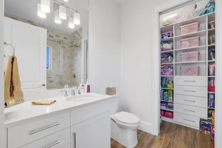 3700 Northeast 24th Ave - 69.jpg-SMALL