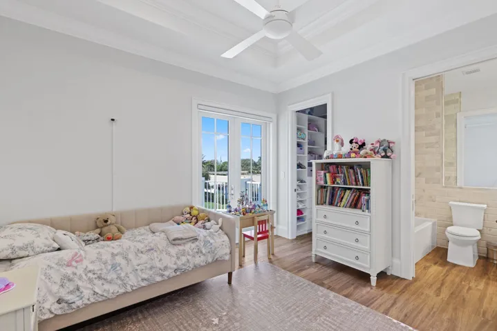 3700 Northeast 24th Ave - 61.jpg-SMALL