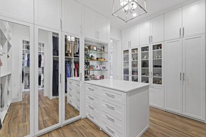 3700 Northeast 24th Ave - 81.jpg-SMALL