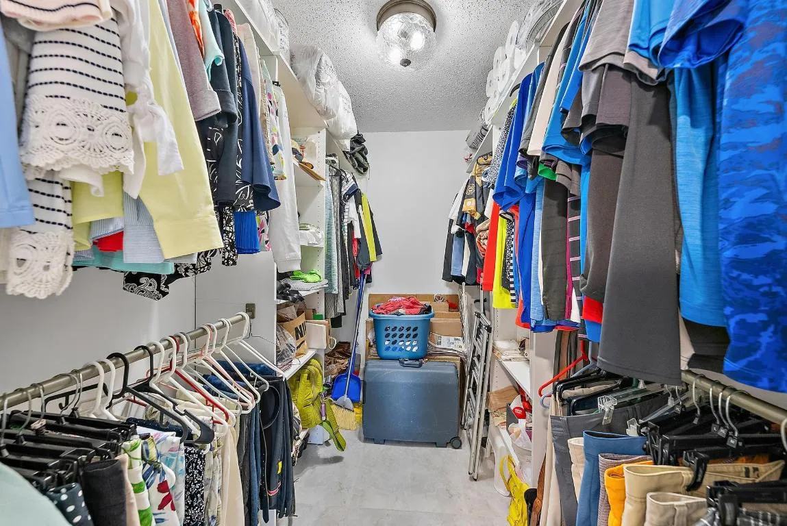 Walk-in closet