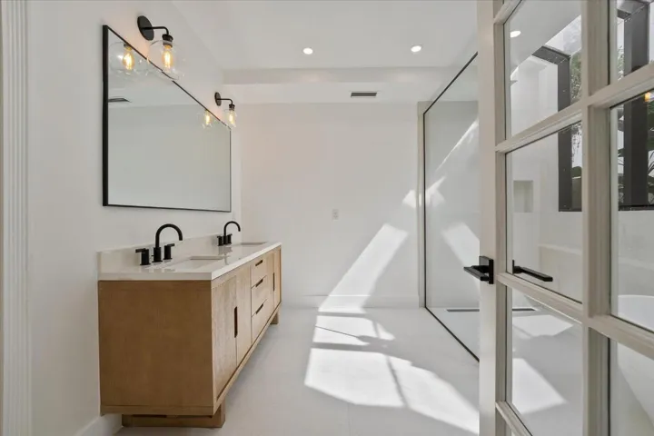 Main Bedroom Bath