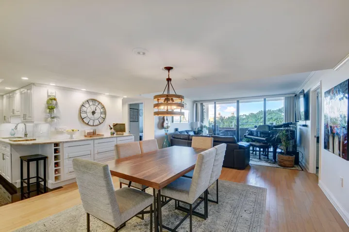 Entry overlooking Unit