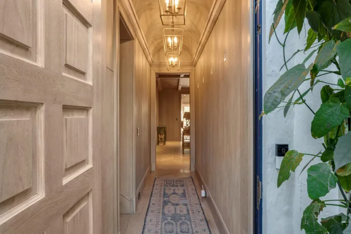 FOYER_STRAIGHT_EB