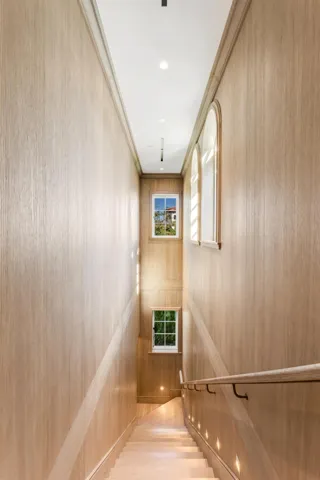 STAIRCASE_EB