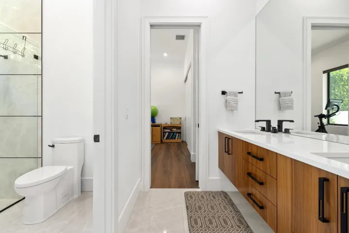 Jack and Jill bath