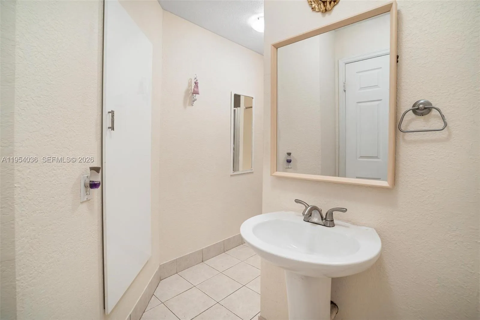 3rd Bathroom.