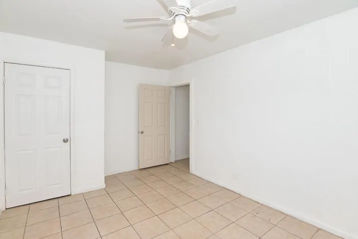  Clark-1104 22nd Street C-016