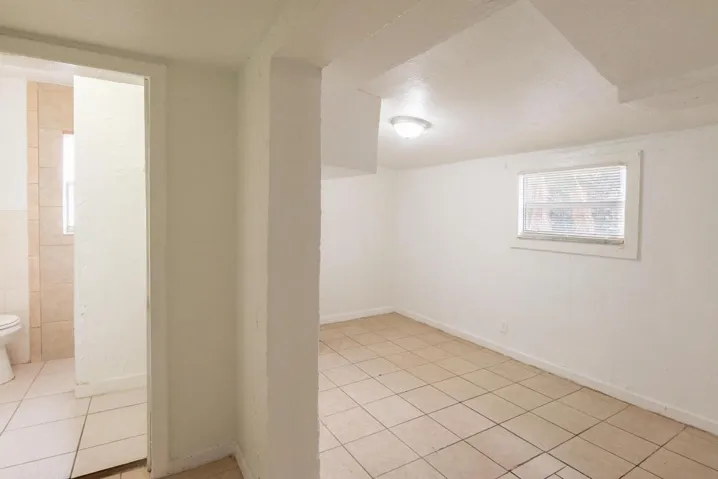  Clark-1104 22nd Street C-007