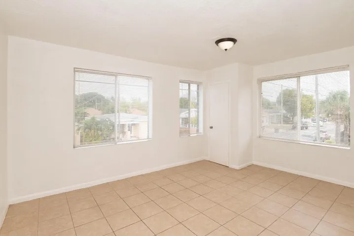  Clark-1104 22nd Street C-011