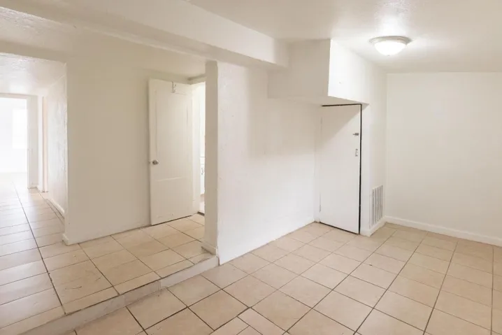  Clark-1104 22nd Street C-005