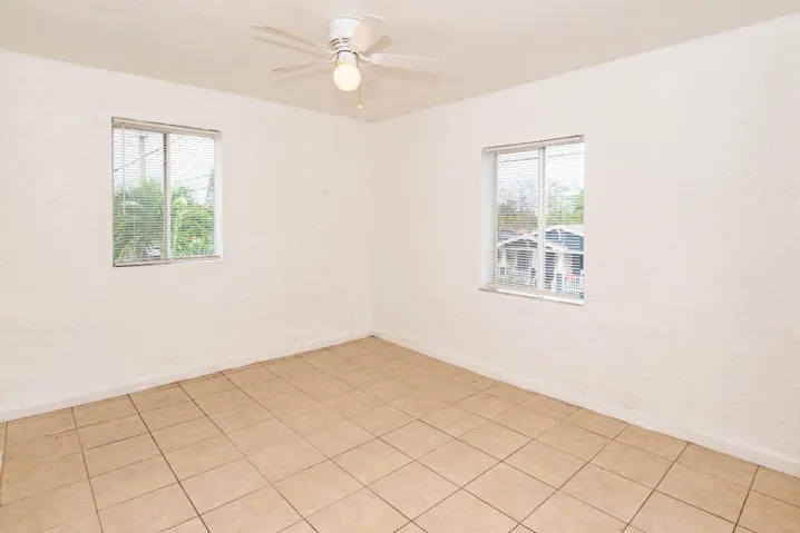  Clark-1104 22nd Street C-015