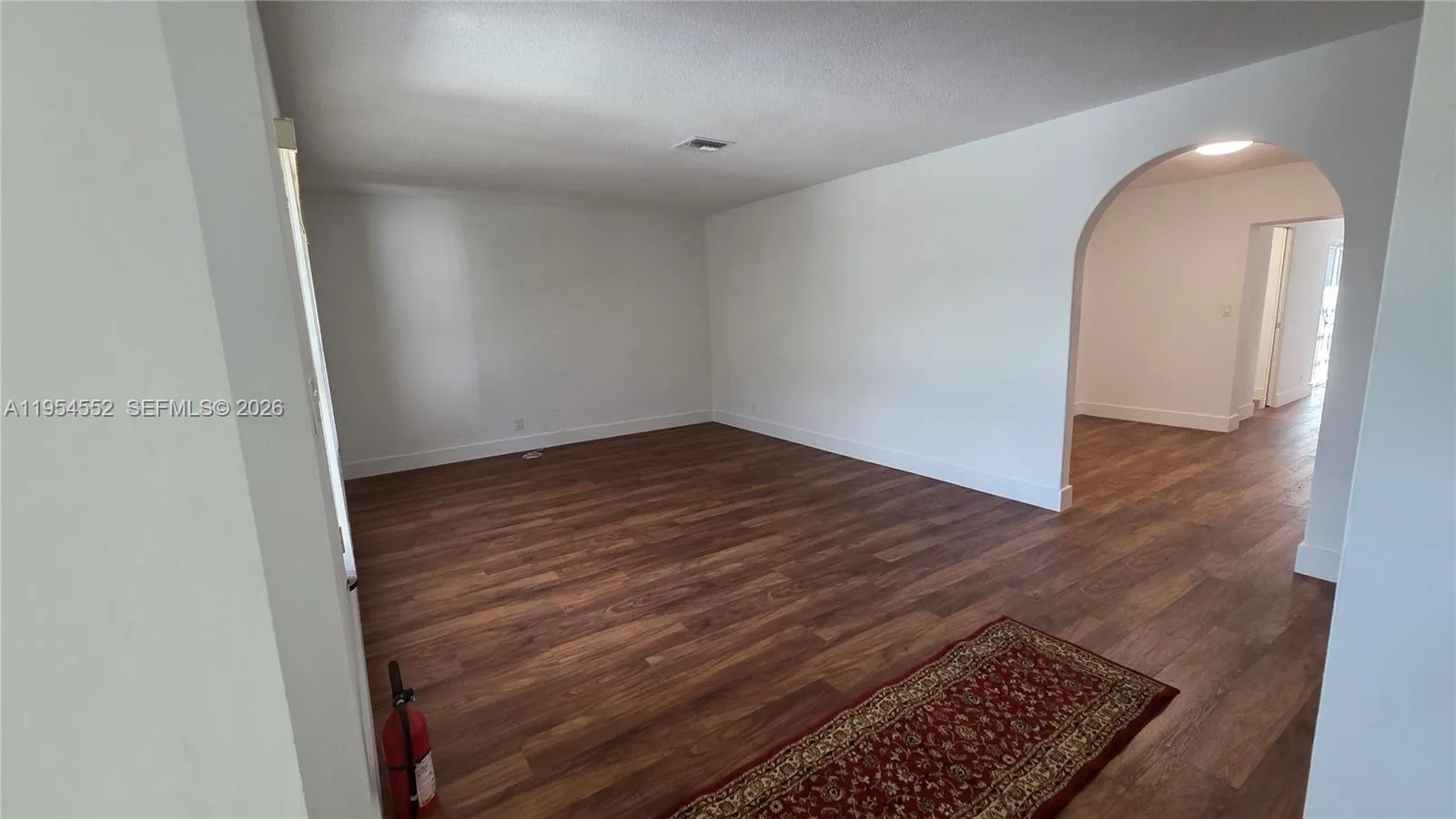 Living Room 14' x 26'