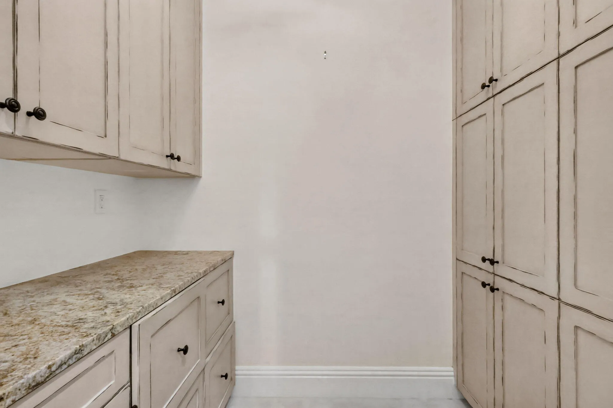 Storage/closet (U)