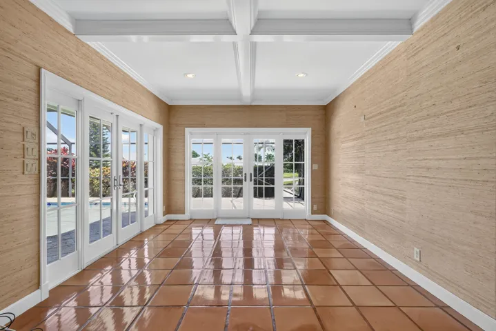 Family Room (U)