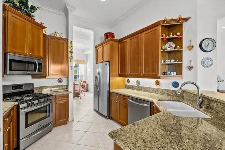 Granite countertops/Frigidaire appliances...
