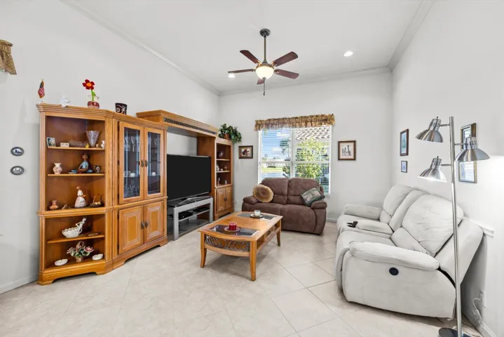 Family room/crown molding