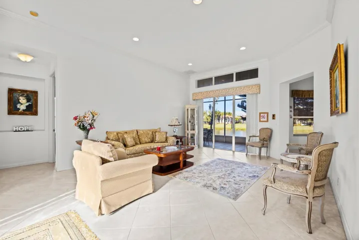 Spacious Living room overlooking the lake