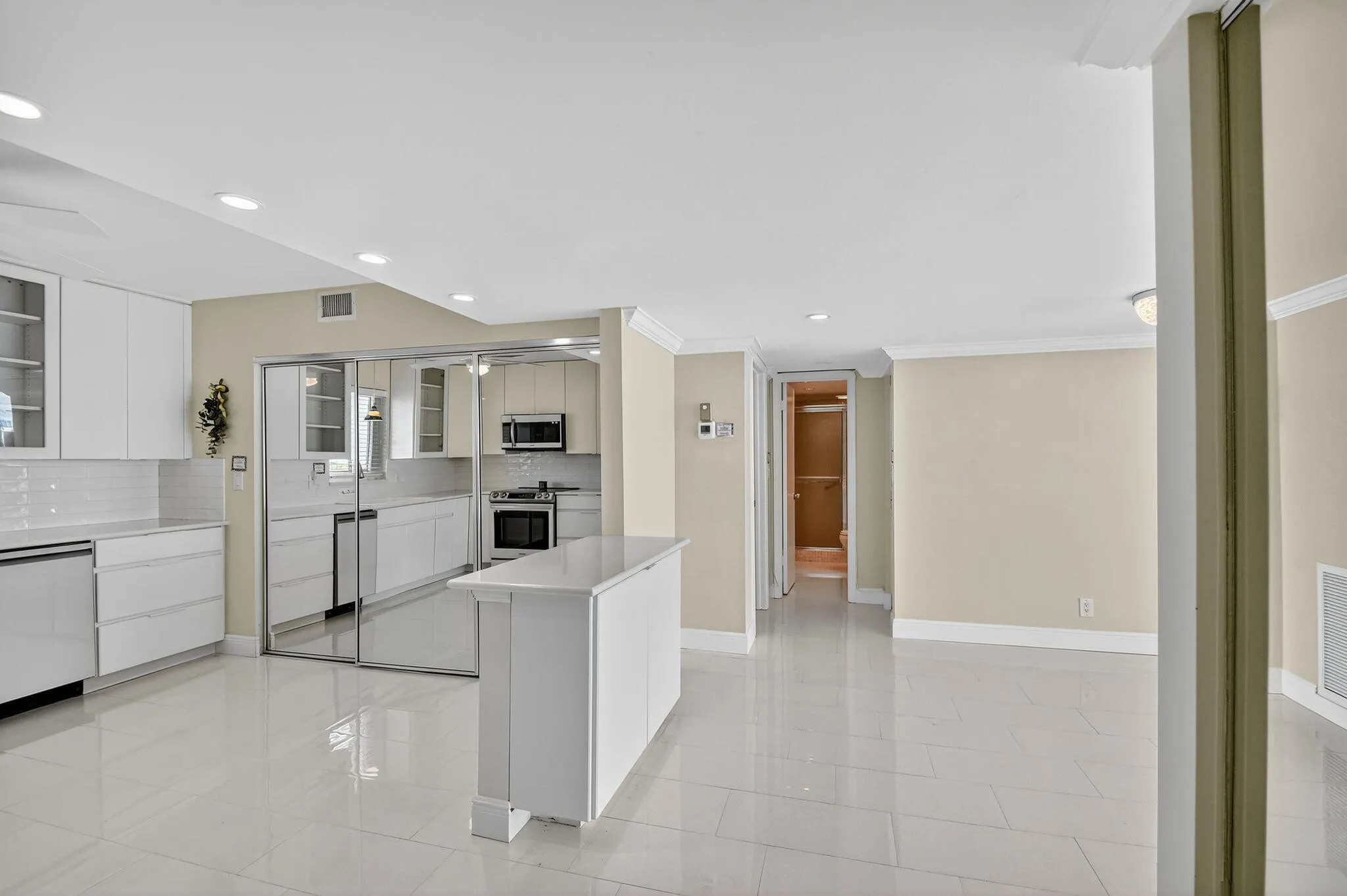 From the Entrance, with kitchen on the left....going towards the second bedroom