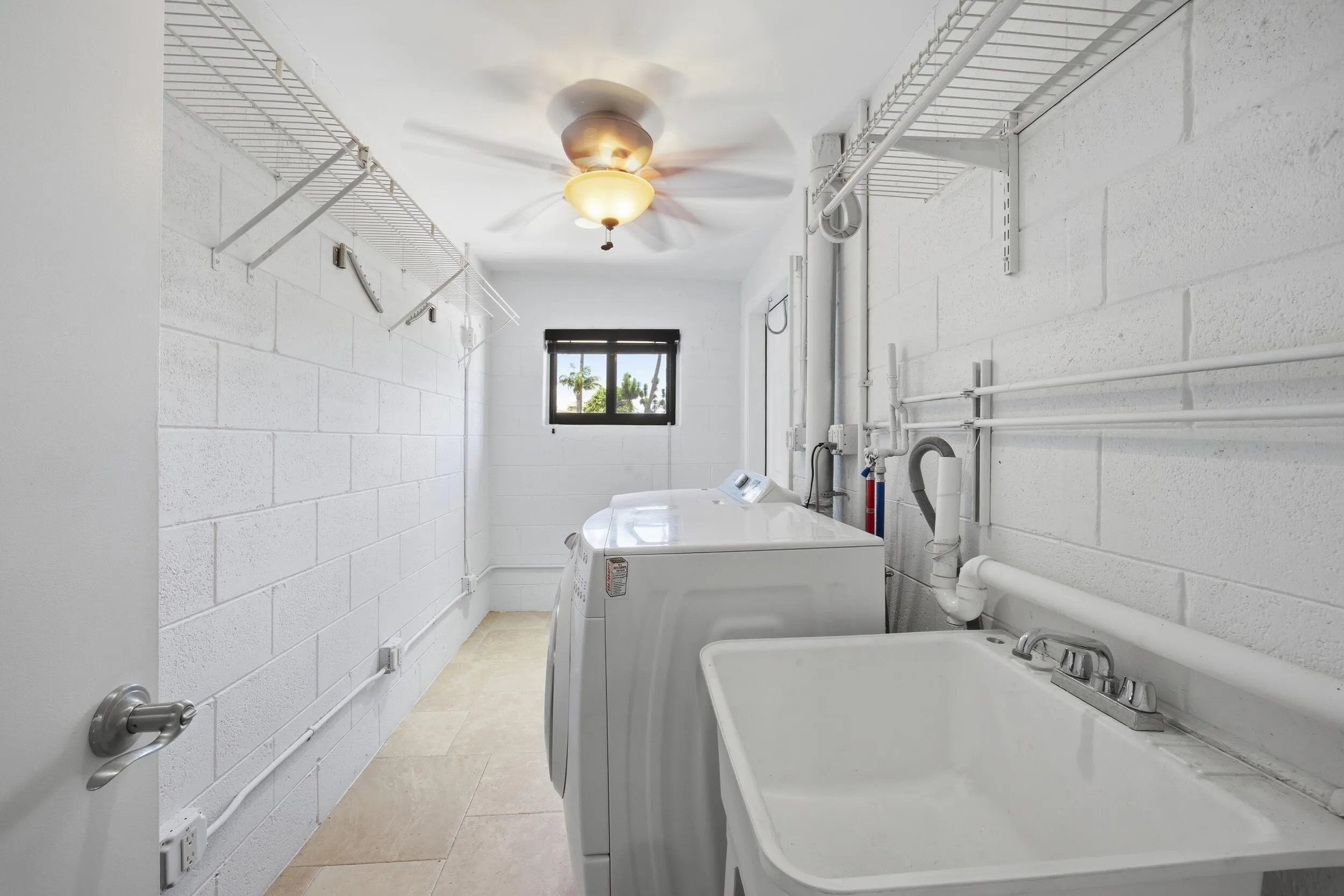 21_laundryroom (2)