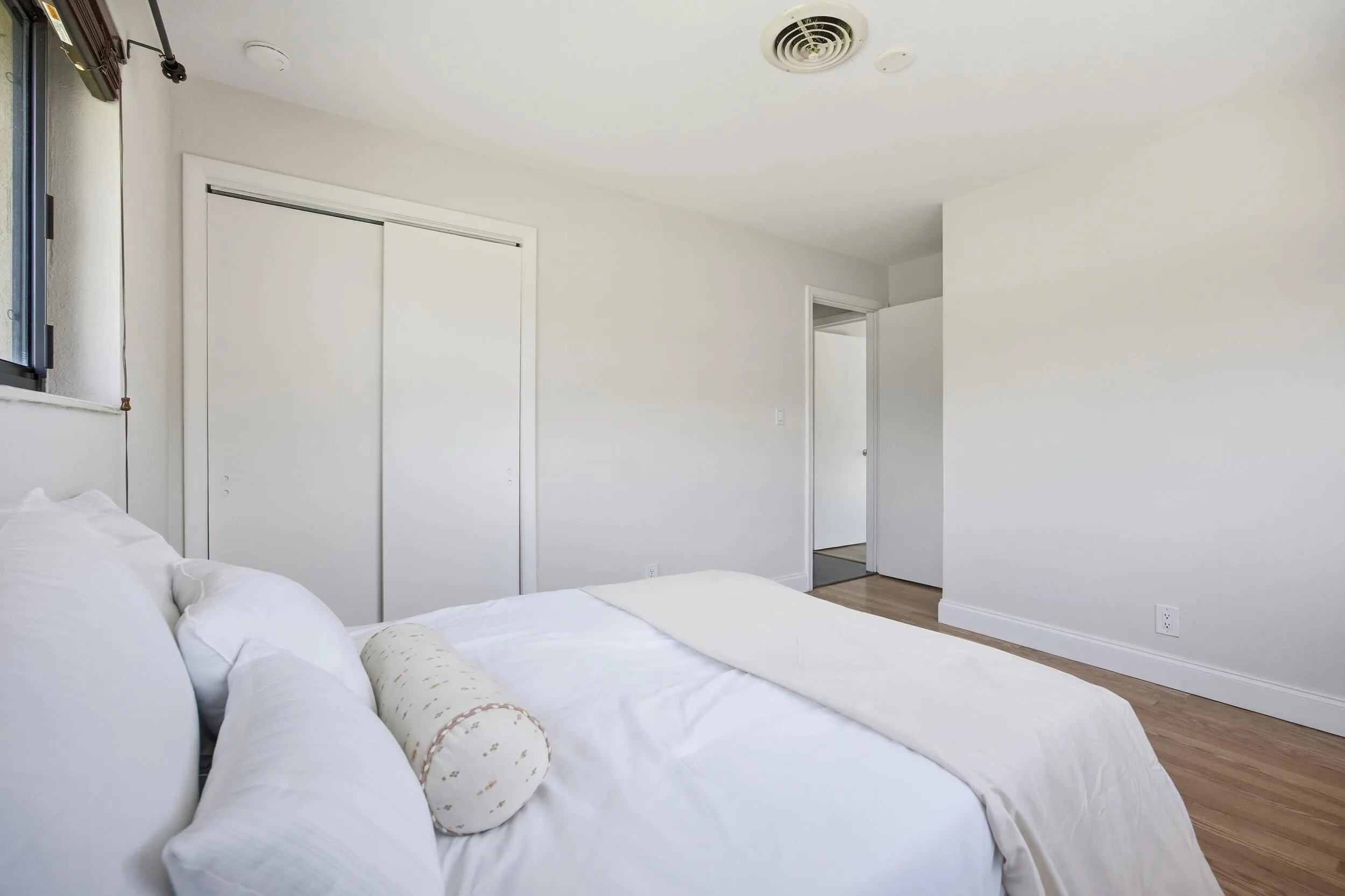 19_spare-bedroom (5)