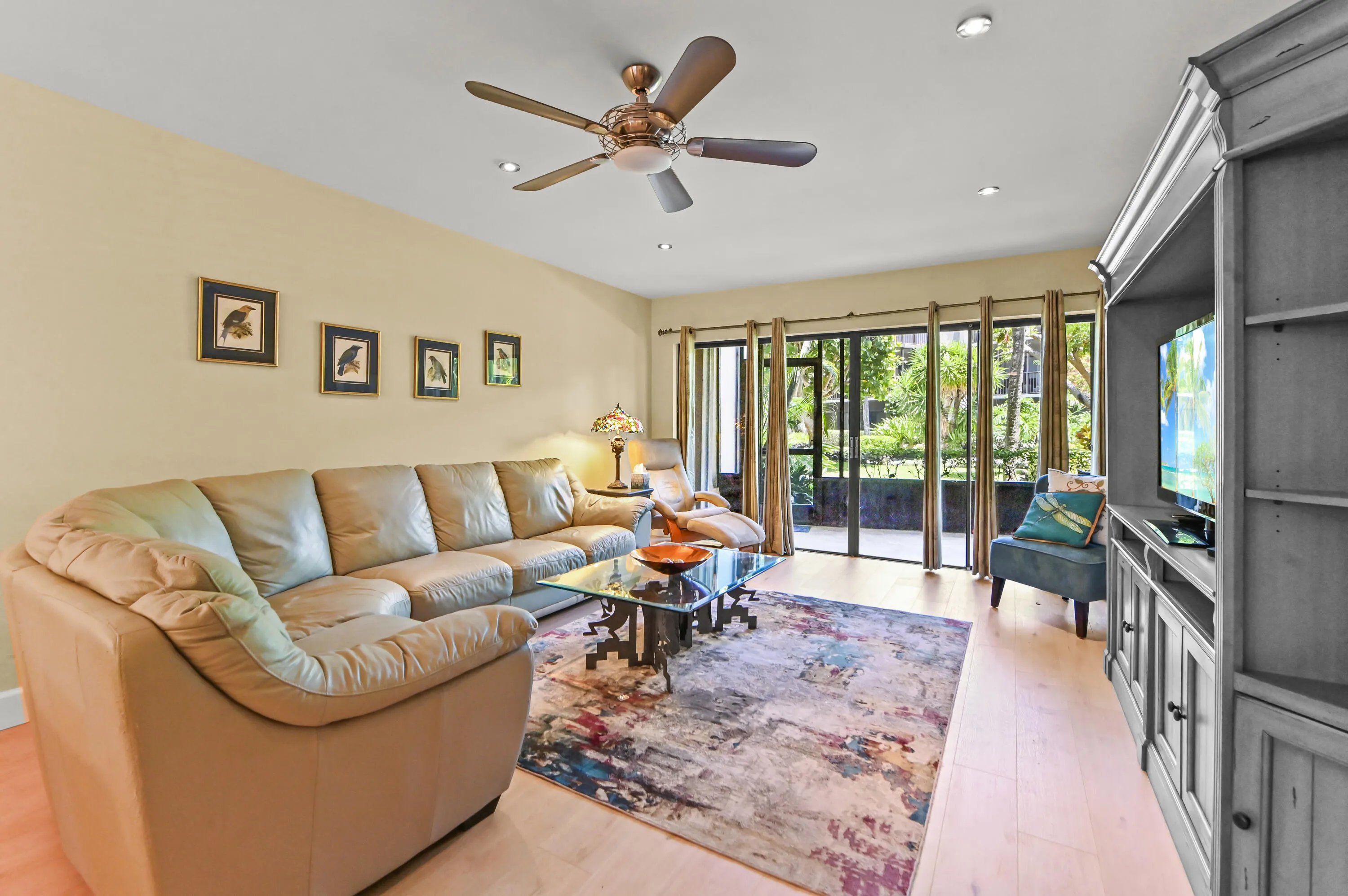 13 Living room 01